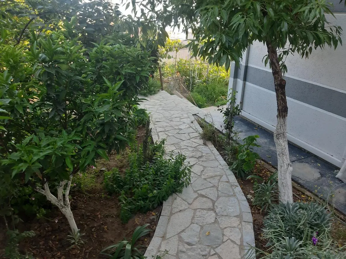 Mane Apartments Sarande